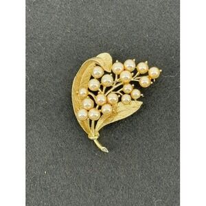 Vintage Lisner Gold Tone Faux Pearl Leaf Brooch Pin Jewelry‎ Signed